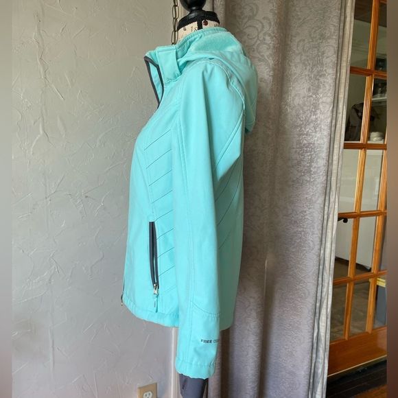 Free Country Woman’s Coat Size S - Picture 14 of 14